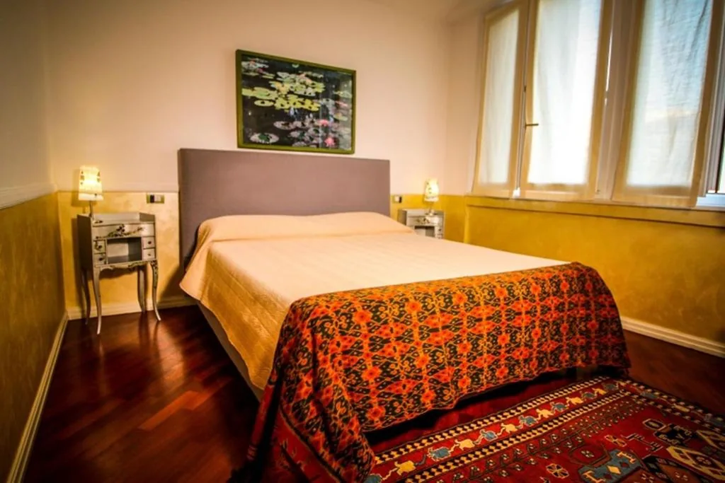 Double Room with Shared Bathroom — Aldebaran