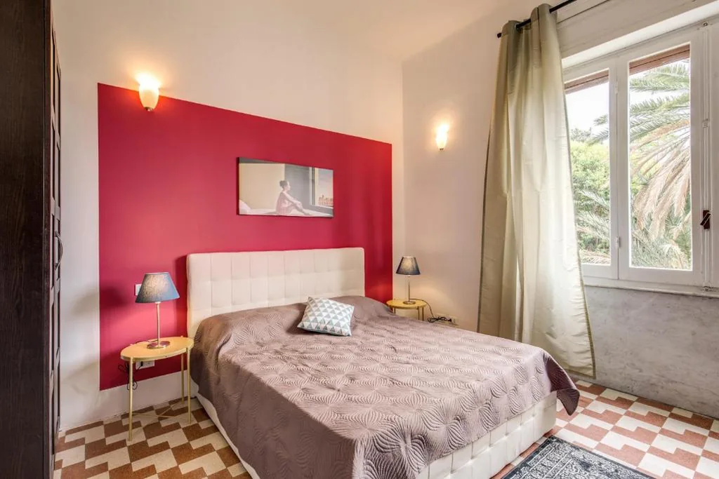 Double Room with Shared Bathroom — AwesHomeItaly – Cinque Terre Sea Sensations