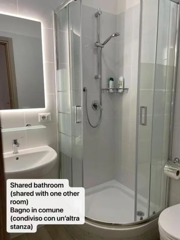 Double Room with Shared Bathroom — B8 wang