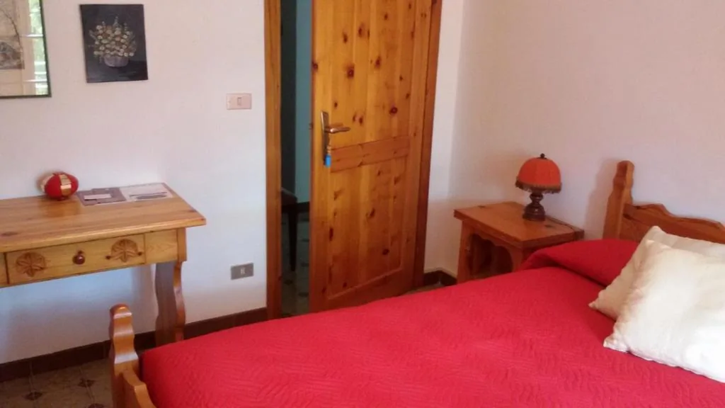 Camera Matrimoniale con Bagno in Comune — Cascina Torello