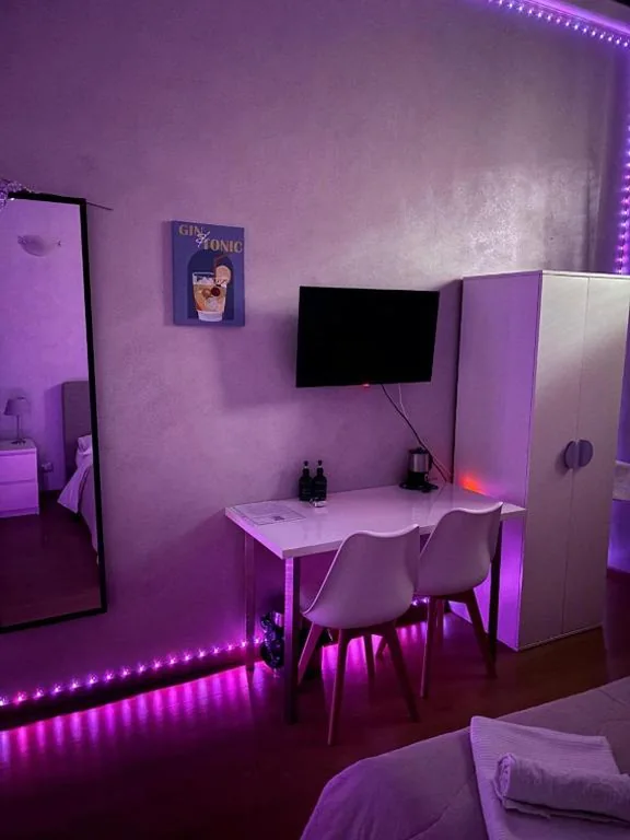 Camera Matrimoniale con Bagno in Comune — Duca’s Guest House