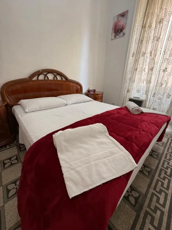 Camera Matrimoniale con Bagno in Comune — Fatima House