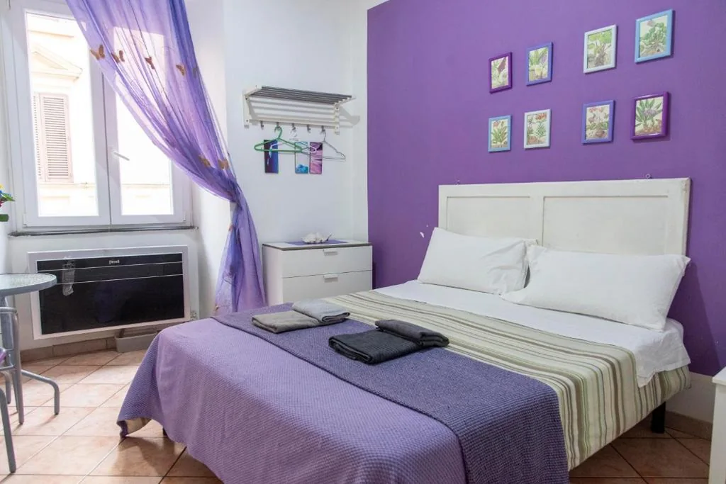 Camera Matrimoniale con Bagno in Comune — fruitroom rome