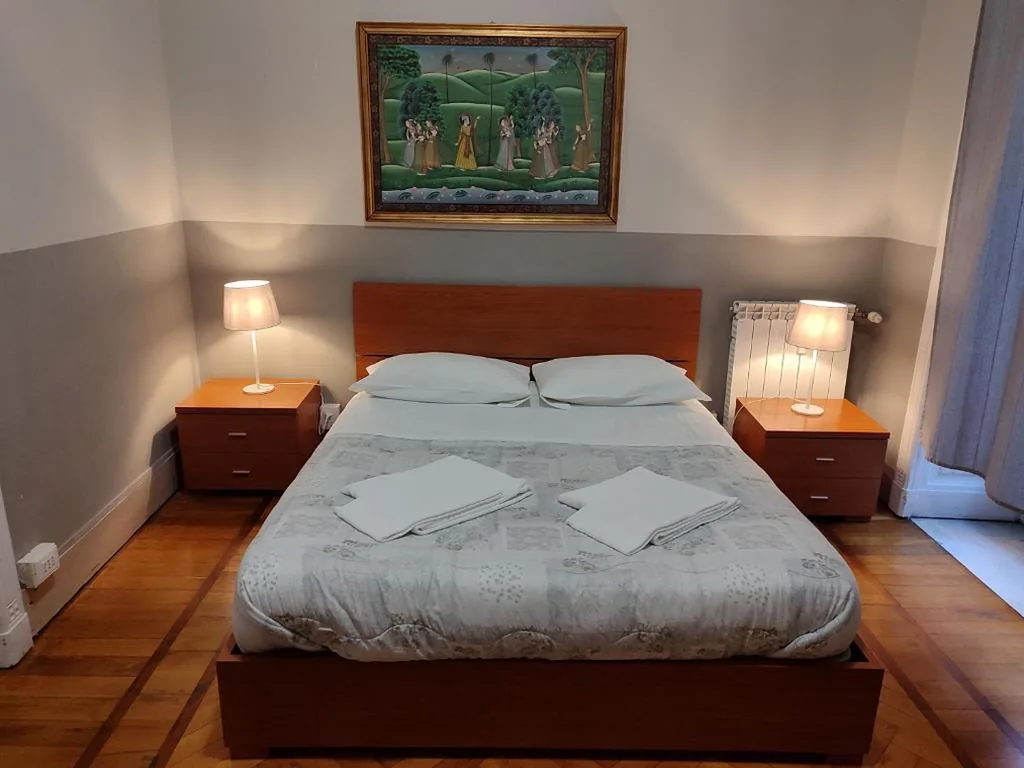 Camera Matrimoniale con Bagno in Comune — Guesthouse La Briosa Nicole