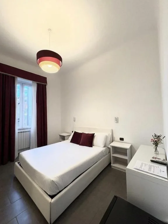 Camera Matrimoniale con Bagno in Comune — Hotel Ciao