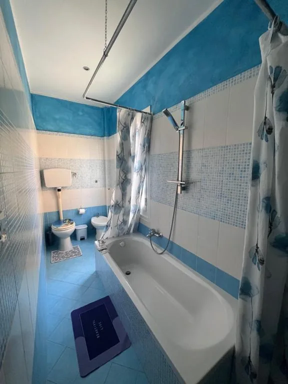 Double Room with Shared Bathroom — La Casa del Giglio