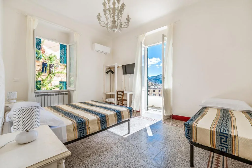 Camera Matrimoniale con Bagno in Comune — Lia Apartment