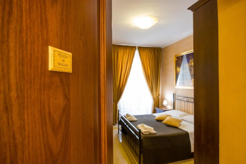 Double Room with Shared Bathroom — Maestoso Locazione Turistica