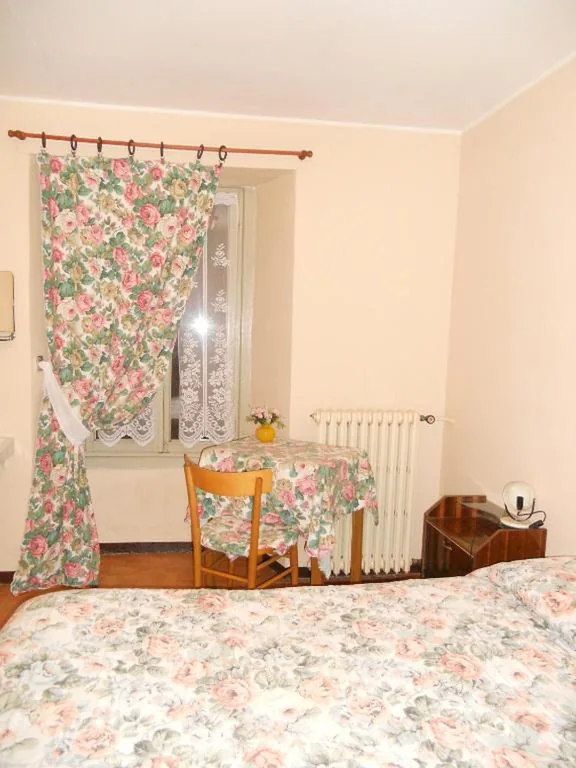 Double Room with Shared Bathroom — Mondo D’Oro