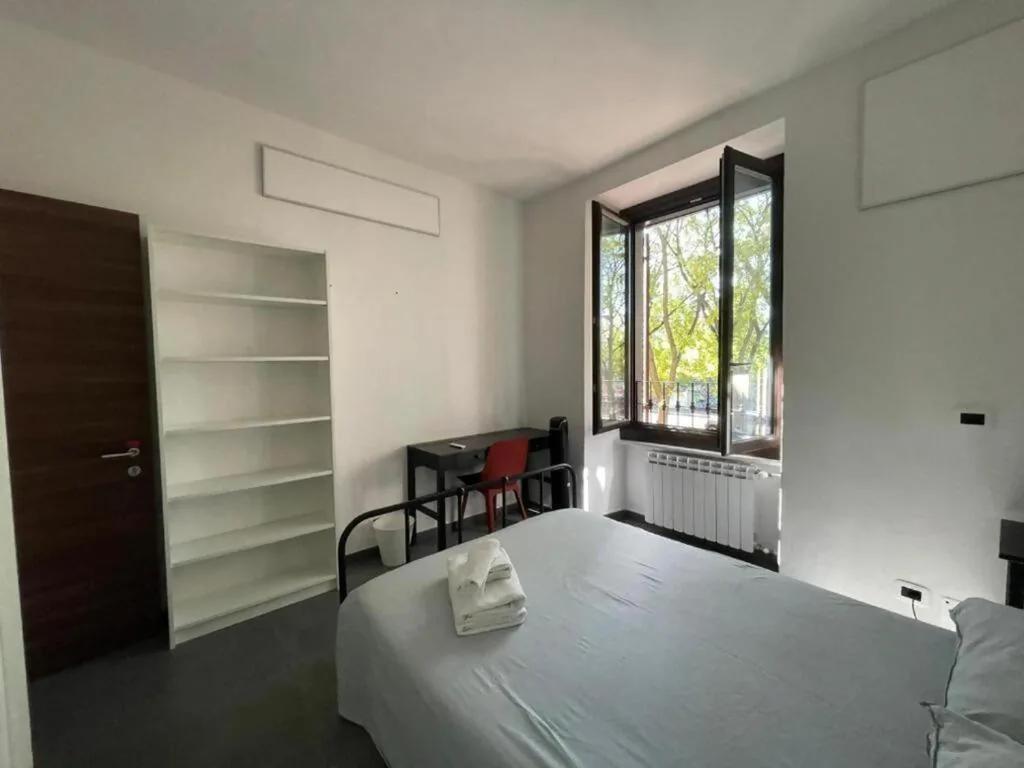 Camera Matrimoniale con Bagno in Comune — Porta Susa Rooms