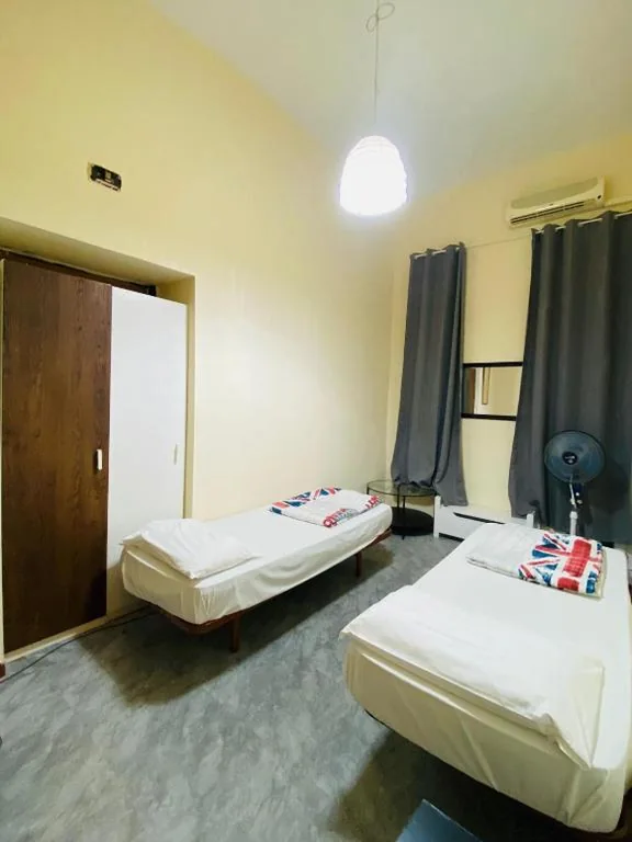 Camera Matrimoniale con Bagno in Comune — ROMA GONDOLA Guest House