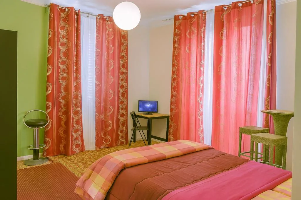 Double Room with Shared Bathroom — Sole Rosso – Panoramic Aquarium Walk