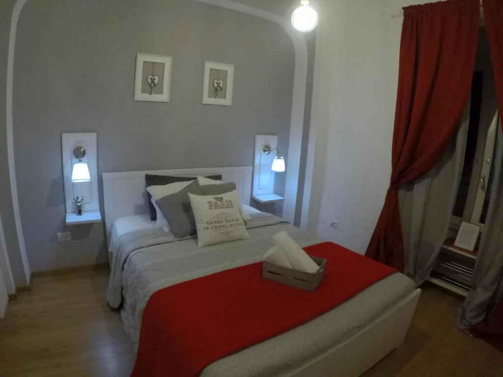 Camera Matrimoniale con Bagno in Comune — TuttoTondo Roma