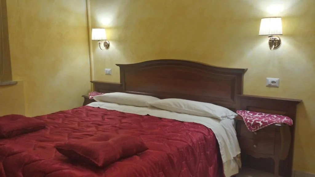 Double Room with Private Bathroom — 3 Lati di Pitagora B&B