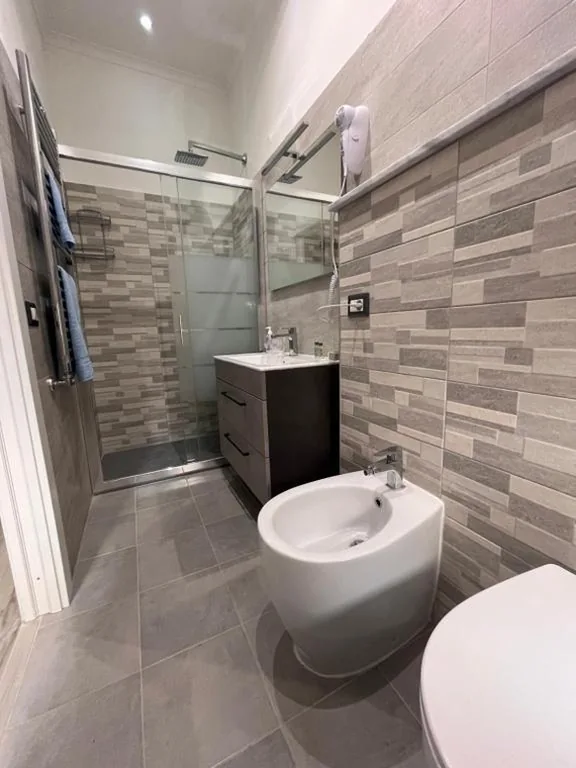 Camera Matrimoniale con Bagno Privato — A casa di Pina – Roma St Peter