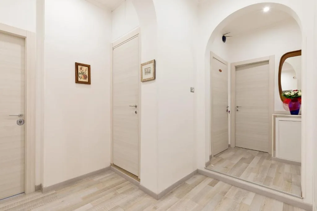 Camera Matrimoniale con Bagno Privato — A Roman Tale B&B