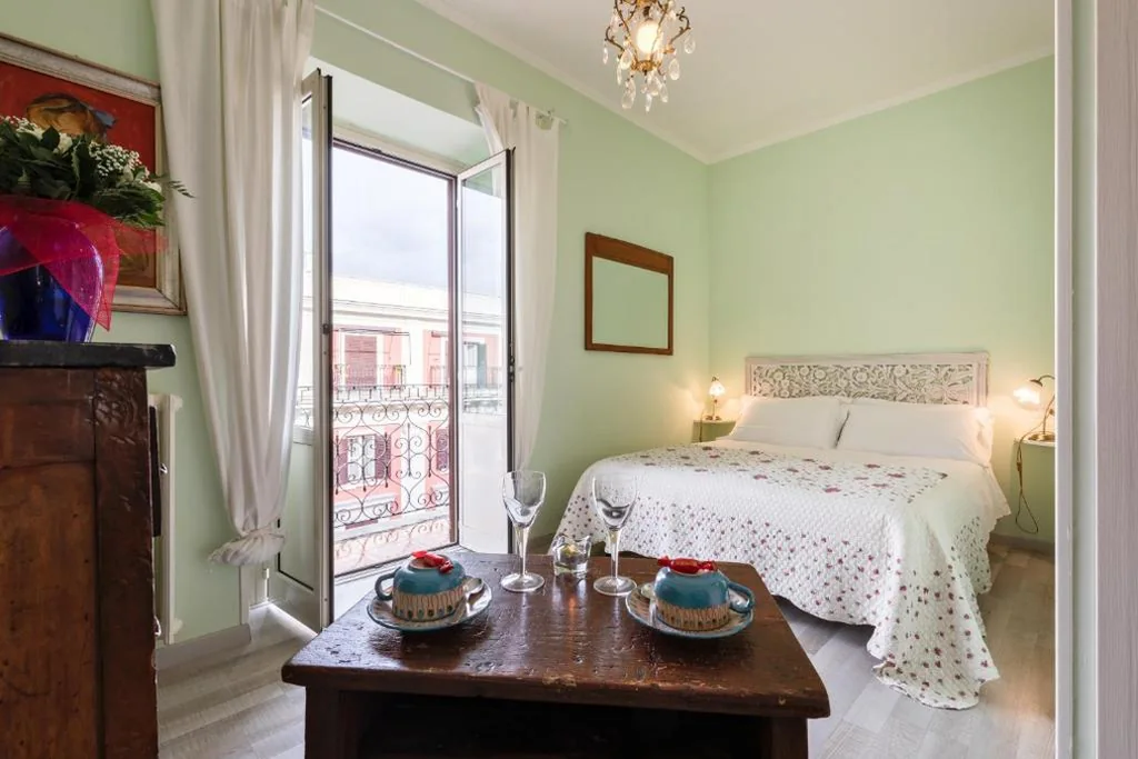 Camera Matrimoniale con Bagno Privato — A Roman Tale B&B