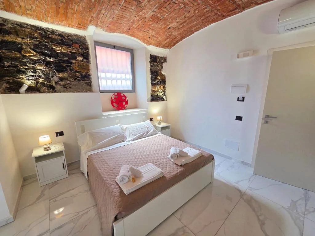 Camera Matrimoniale con Bagno Privato — Affittacamere Guest House Girò