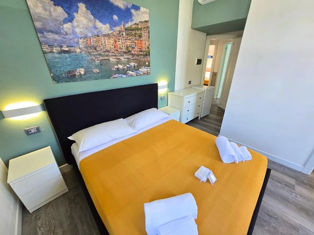 Camera Matrimoniale con Bagno Privato — Affittacamere Guest House Happy Holiday