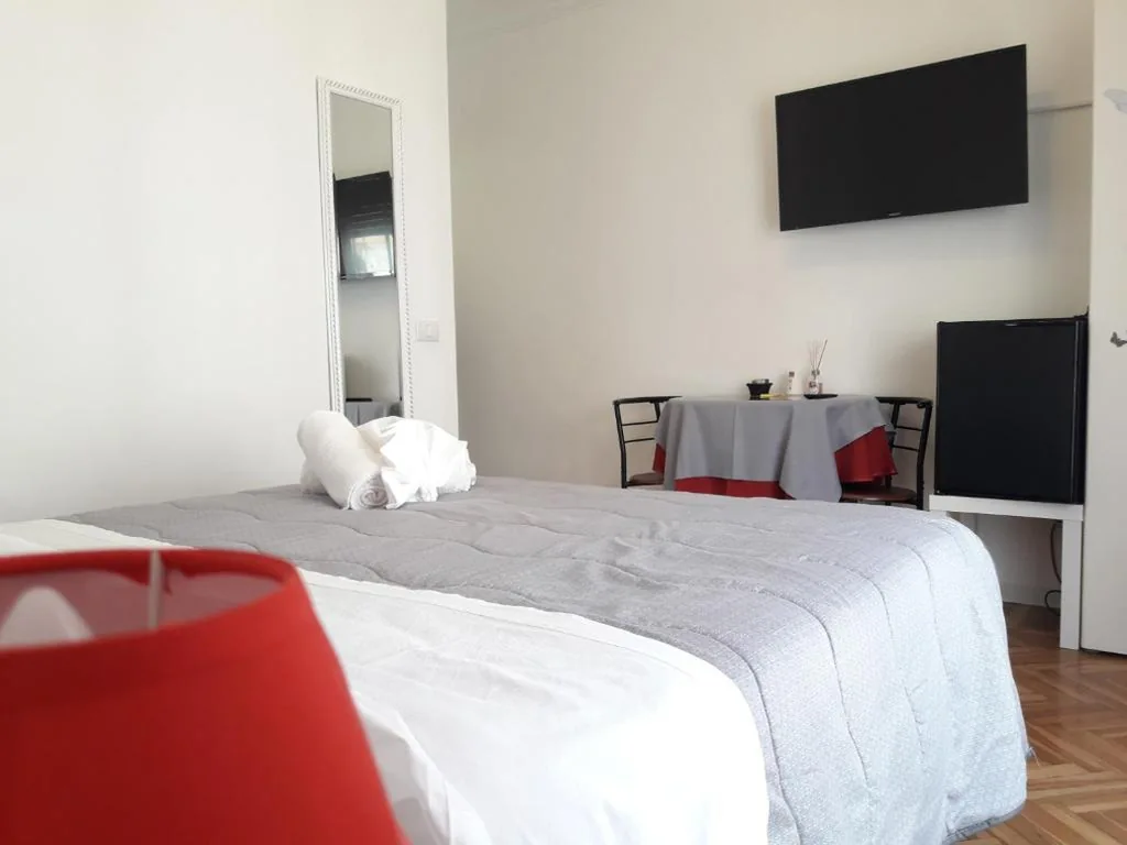 Double Room with Private Bathroom — Affittacamere L’Orchidea