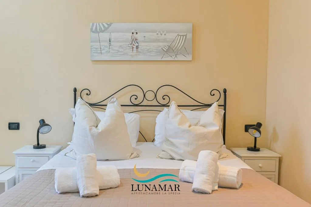 Camera Matrimoniale con Bagno Privato — Affittacamere Lunamar