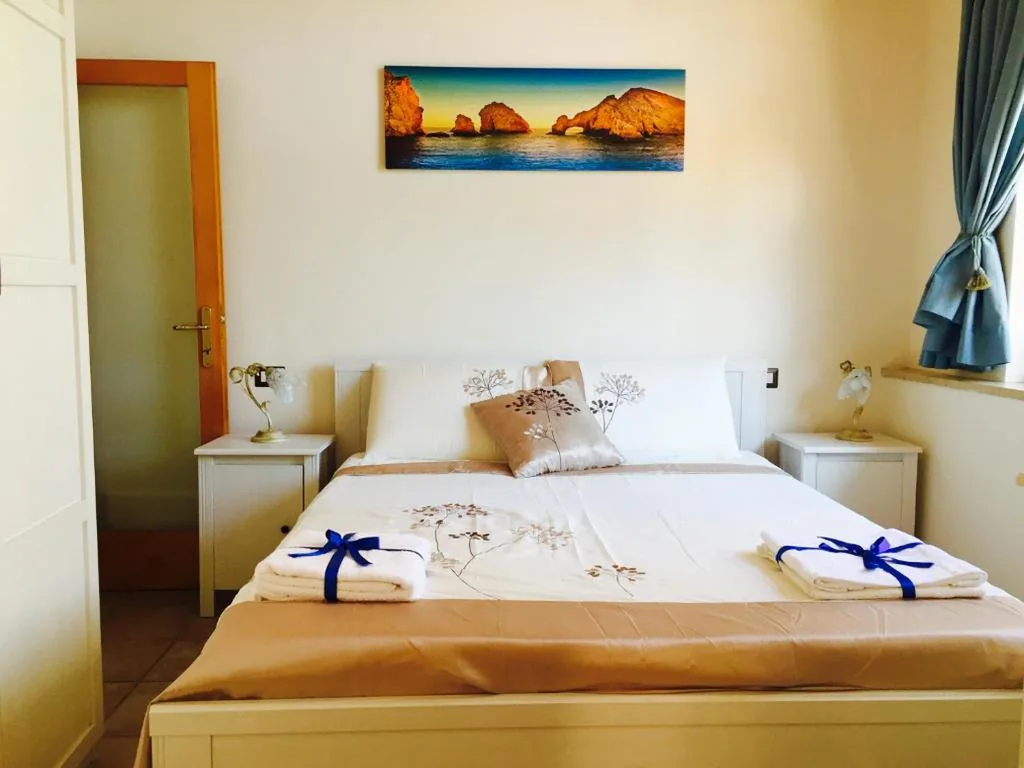 Camera Matrimoniale con Bagno Privato — Aloha House