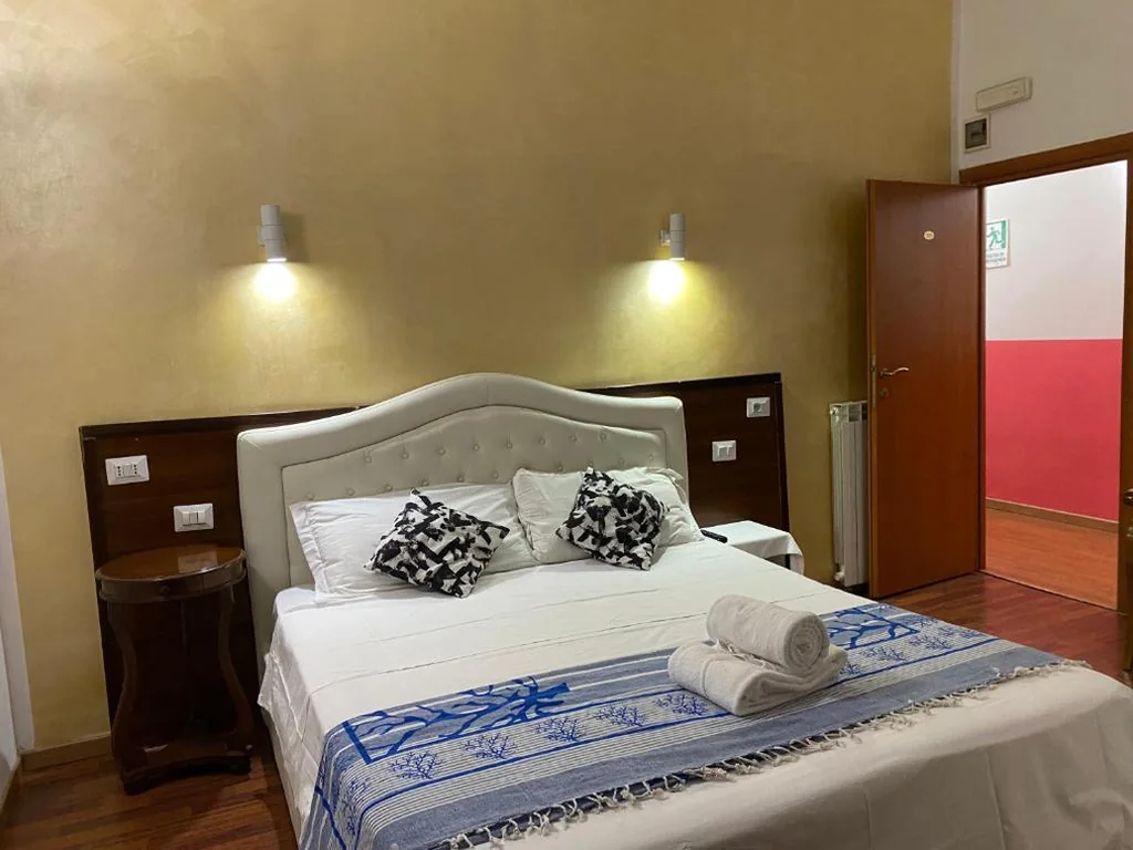Double Room with Private Bathroom — Aquarium Termini