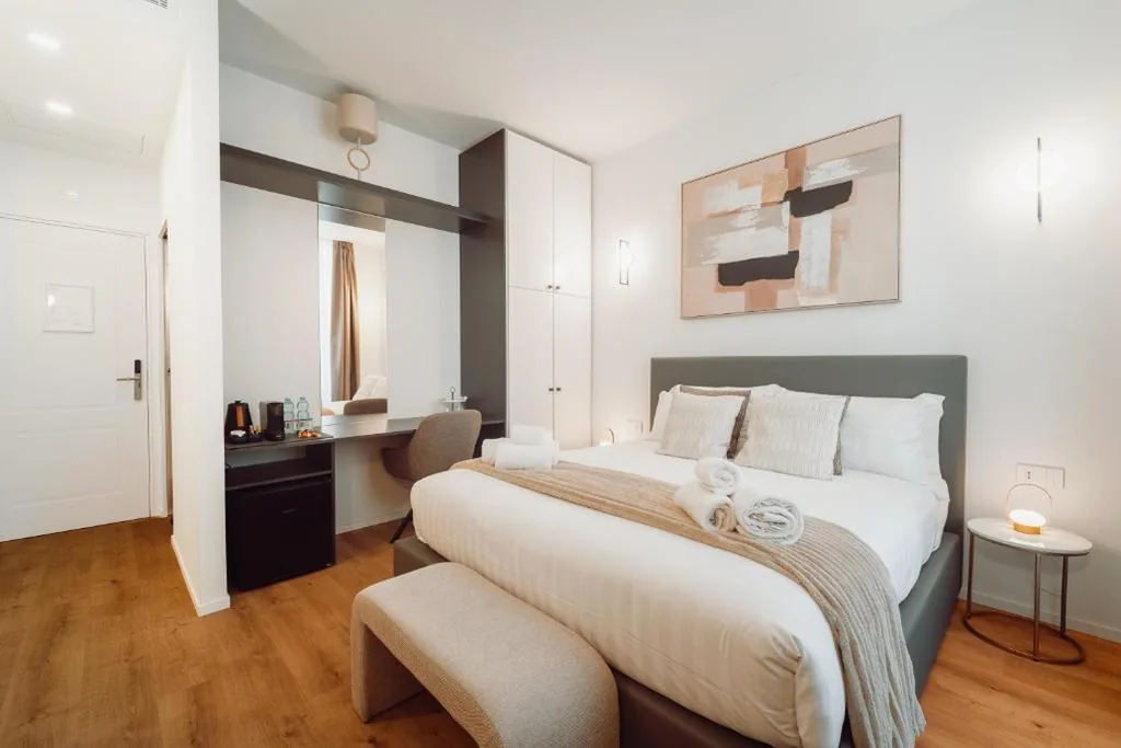 Double Room with Private Bathroom — ARCASuite Trevi