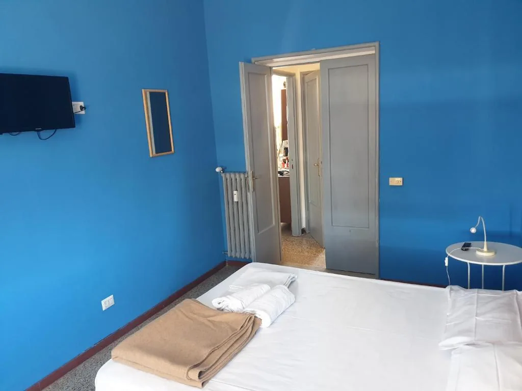 Camera Matrimoniale con Bagno Privato — Art in Accommodation