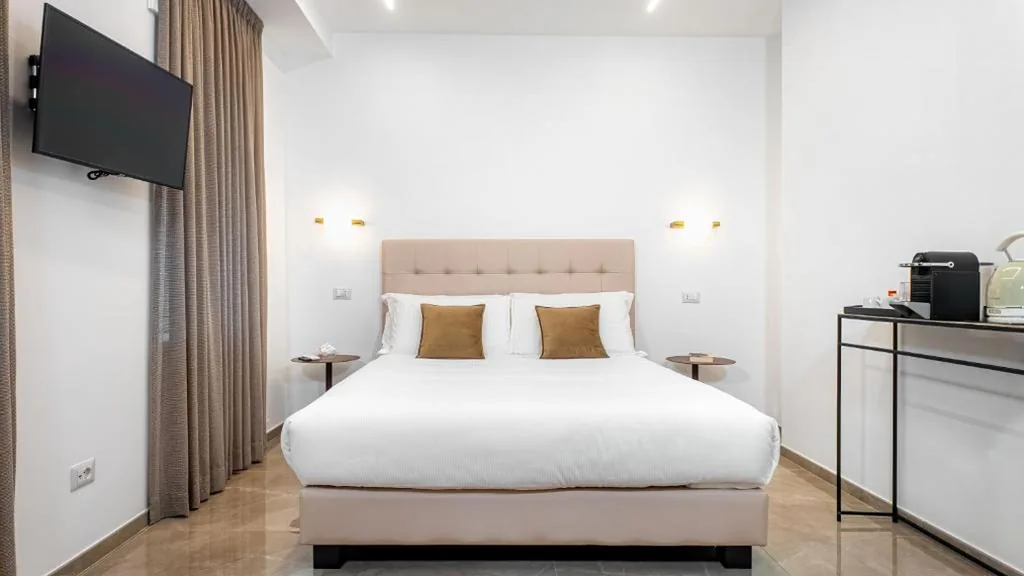 Camera Matrimoniale con Bagno Privato — Aura Vatican Suite