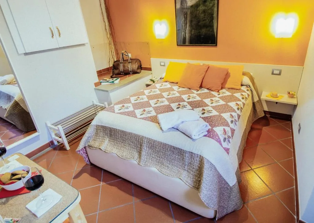 Camera Matrimoniale con Bagno Privato — B&B Antiche Mura