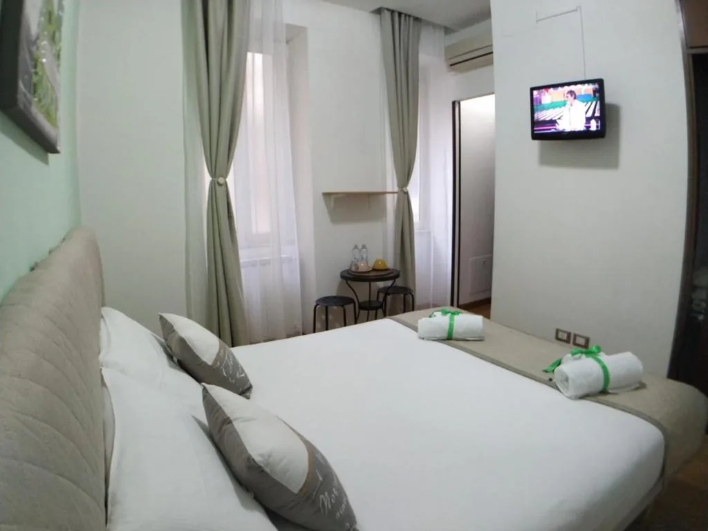 Camera Matrimoniale con Bagno Privato — B&B Gaudium Colosseo