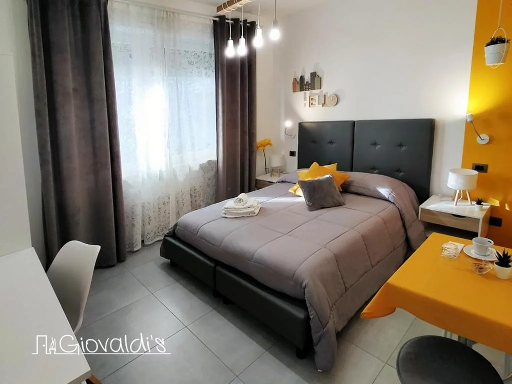 Camera Matrimoniale con Bagno Privato — B&B Giovaldi’s Torino