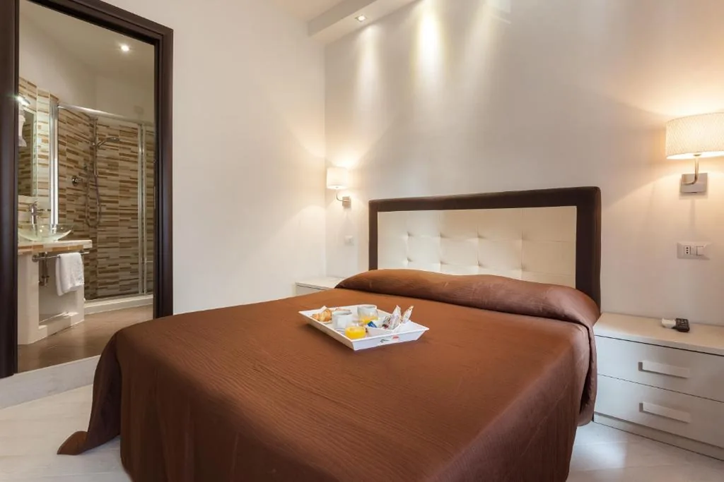 Camera Matrimoniale con Bagno Privato — B&B Sol Romae