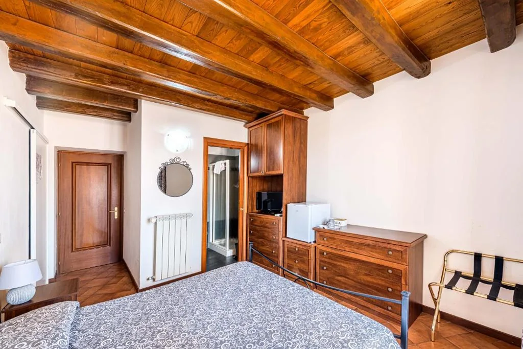 Camera Matrimoniale con Bagno Privato — BB Il Re Alla Reginella Guest House