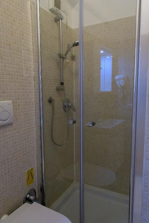 Camera Matrimoniale con Bagno Privato — Beatus Viator Guest House