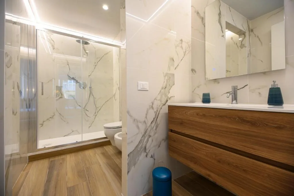 Double Room with Private Bathroom — Bianca Elegance Rooms
