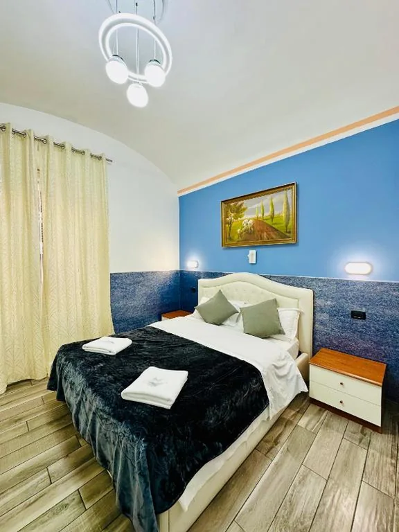 Double Room with Private Bathroom — Breking Roma