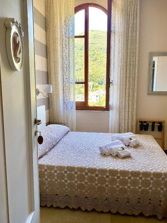 Double Room with Private Bathroom — Cá Leon