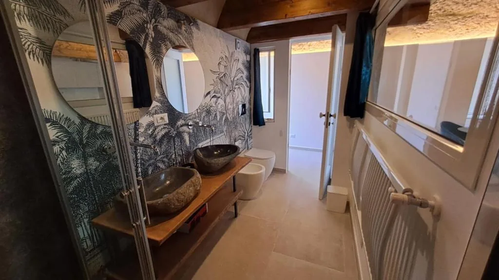 Camera Matrimoniale con Bagno Privato — CAIETA Housing
