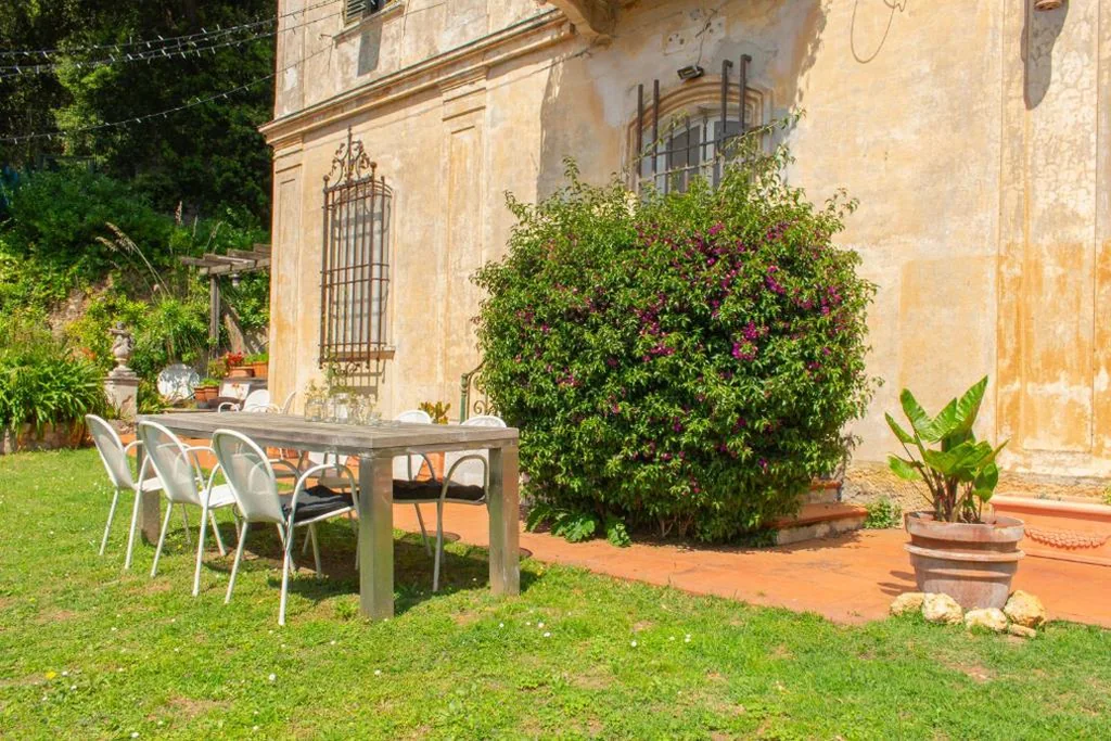 Camera Matrimoniale con Bagno Privato — Caligo B&B Secret Garden Villa Room vicino alle Cinque Terre