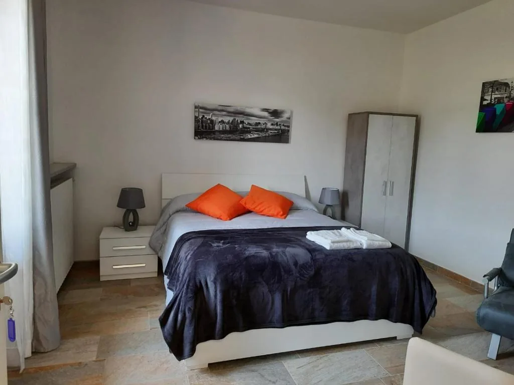 Double Room with Private Bathroom — Casa Ena