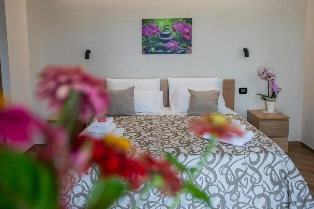 Camera Matrimoniale con Bagno Privato — Casa Lidia Gavi
