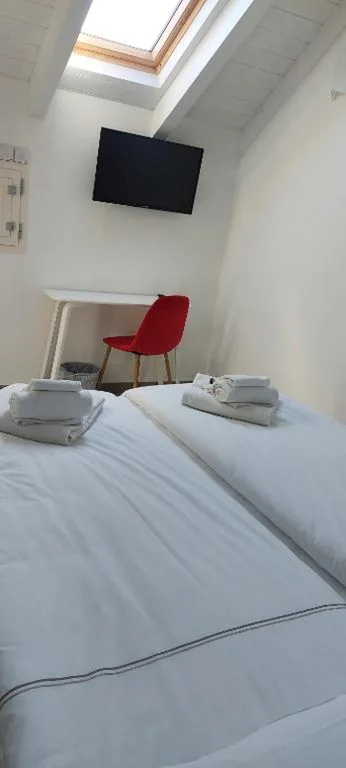 Camera Matrimoniale con Bagno Privato — CASA LUIGIA ROOMS MTB in FINALBORGO Bike room