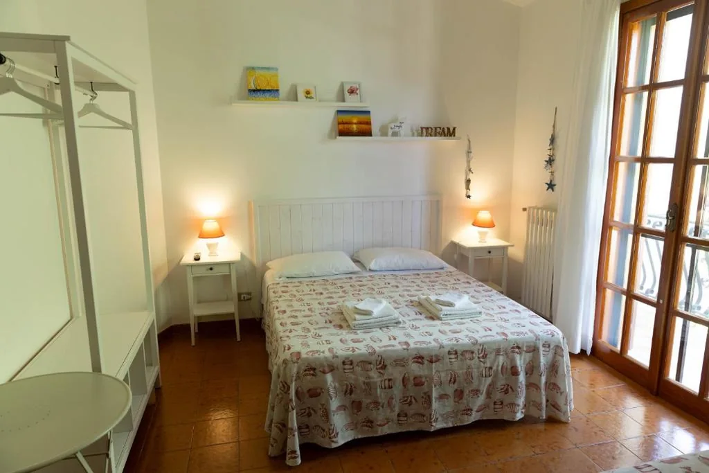 Camera Matrimoniale con Bagno Privato — Cavalieri B&B