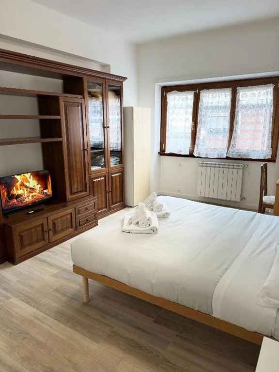 Double Room with Private Bathroom — Cerreto Suite Housing