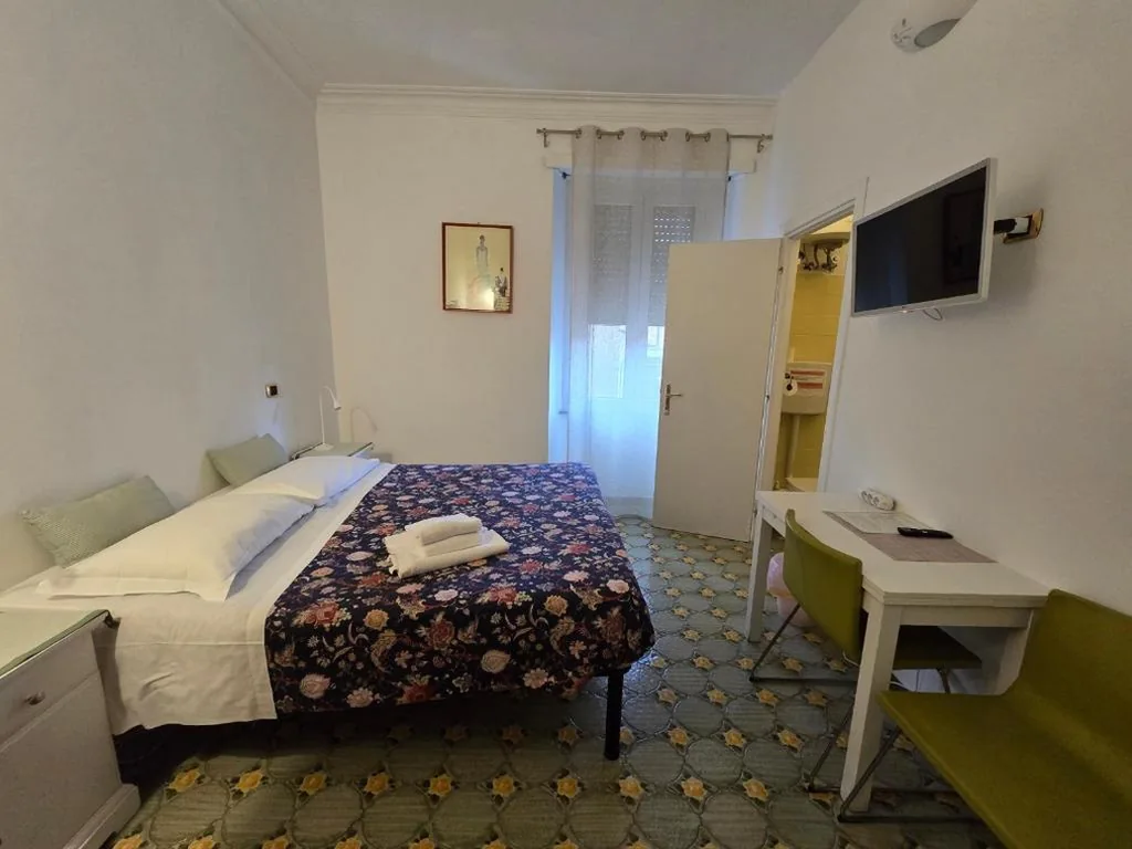Camera Matrimoniale con Bagno Privato — Chez Liviana