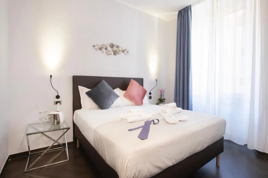 Camera Matrimoniale con Bagno Privato — Cloud 9 Hotel