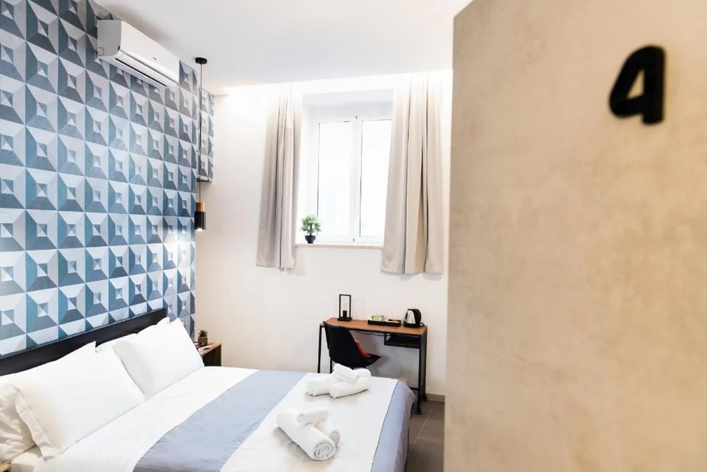Camera Matrimoniale con Bagno Privato — COLOSSEUM MUSIC DESIGN Guest House