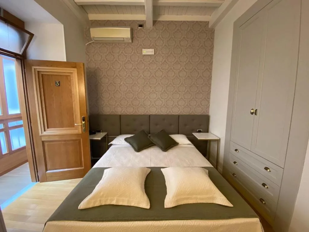 Double Room with Private Bathroom — Condotti Rooms